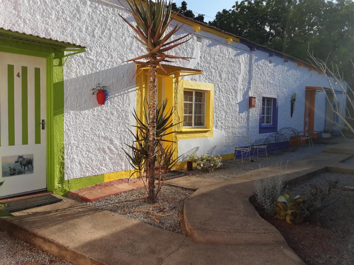 Kai-Oms Backpackers Lodge Outjo Exterior foto