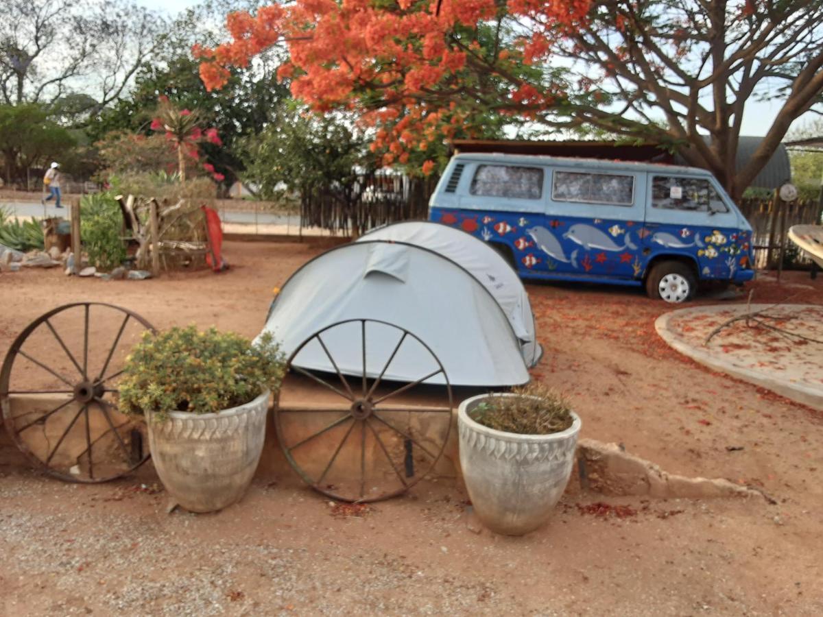 Kai-Oms Backpackers Lodge Outjo Exterior foto