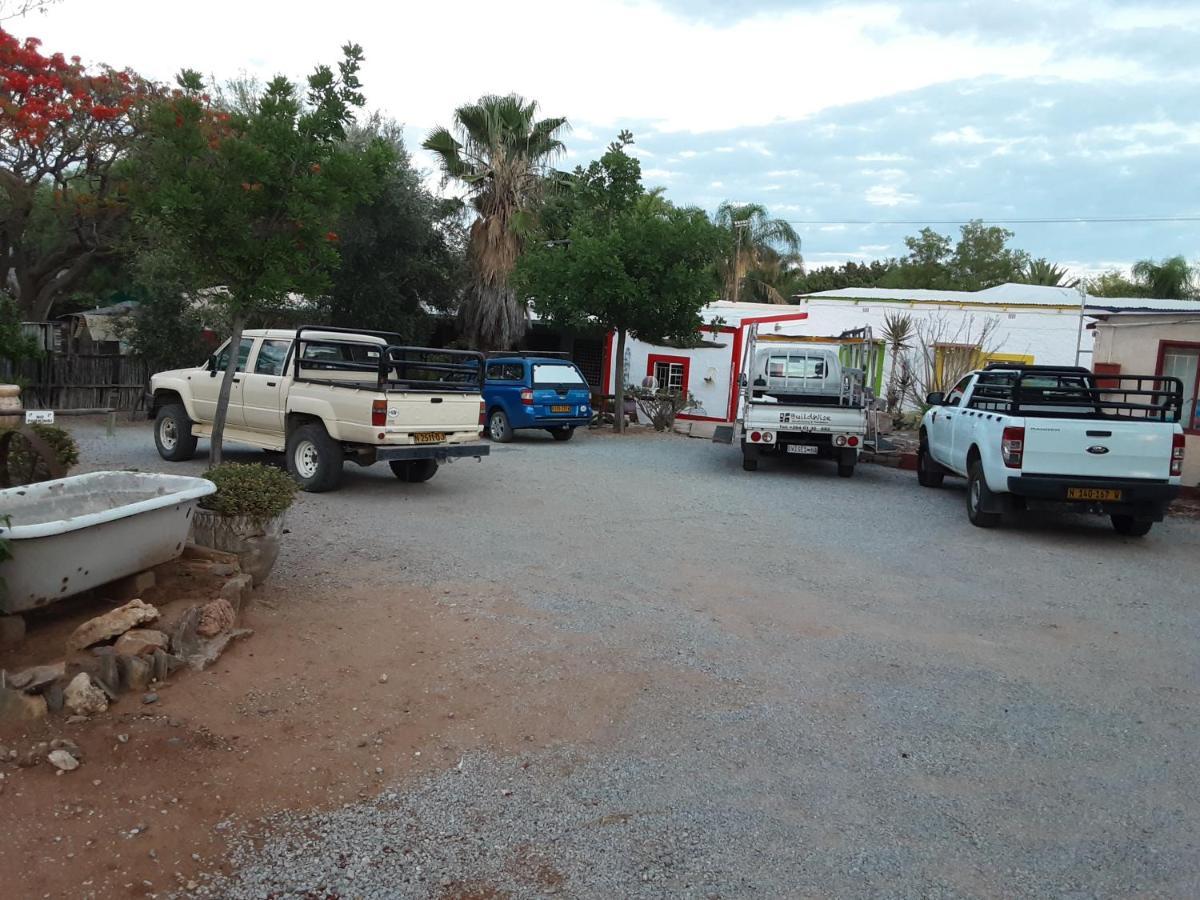 Kai-Oms Backpackers Lodge Outjo Exterior foto