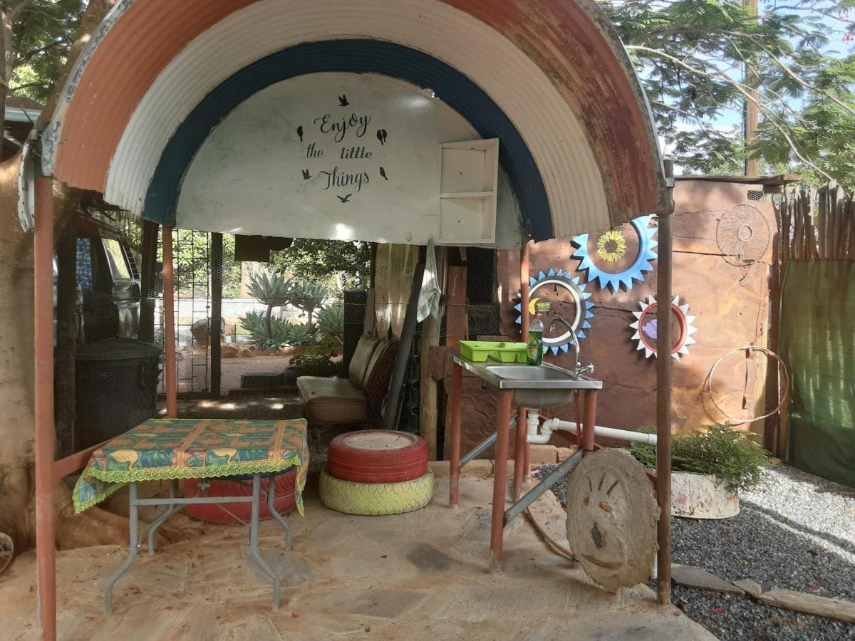Kai-Oms Backpackers Lodge Outjo Exterior foto