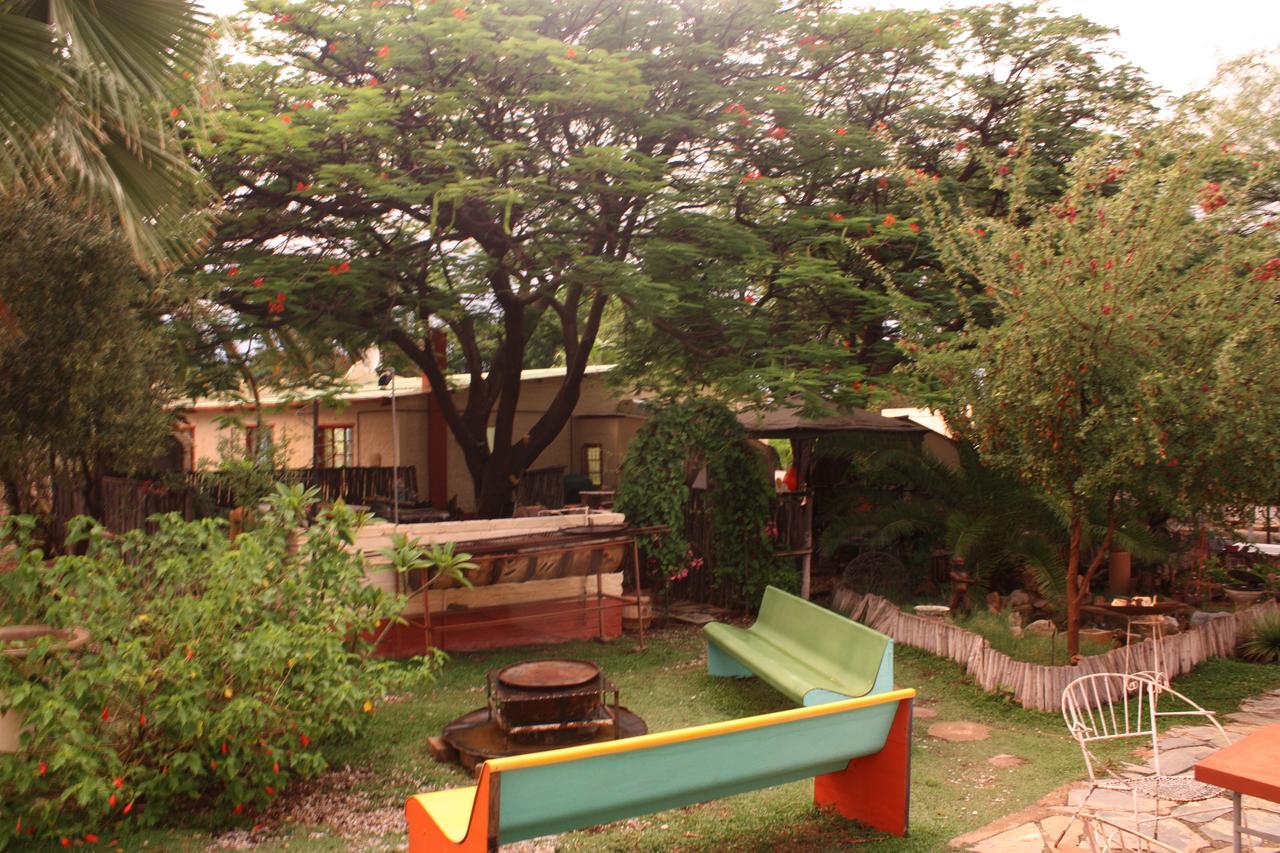 Kai-Oms Backpackers Lodge Outjo Exterior foto