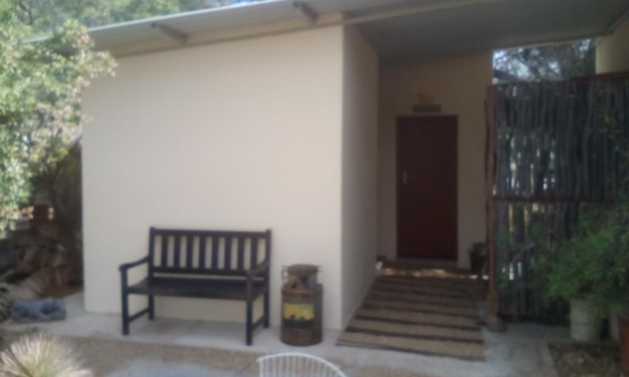 Kai-Oms Backpackers Lodge Outjo Exterior foto